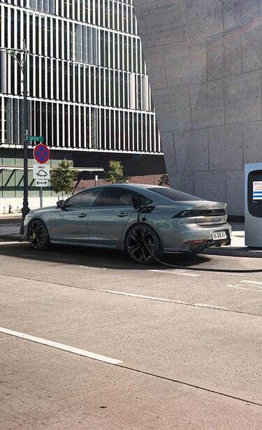 Nouvelle berline hybride haute-performance 508 PEUGEOT SPORT ENGINEERED